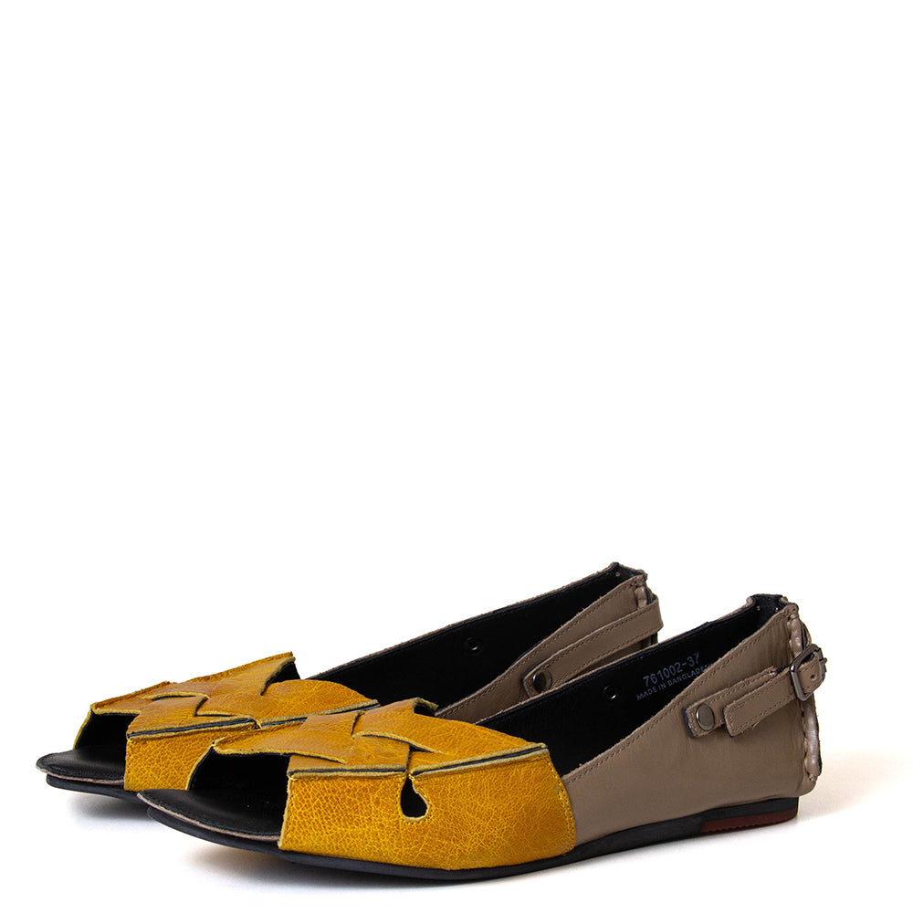 Nari Women's Leather Flat