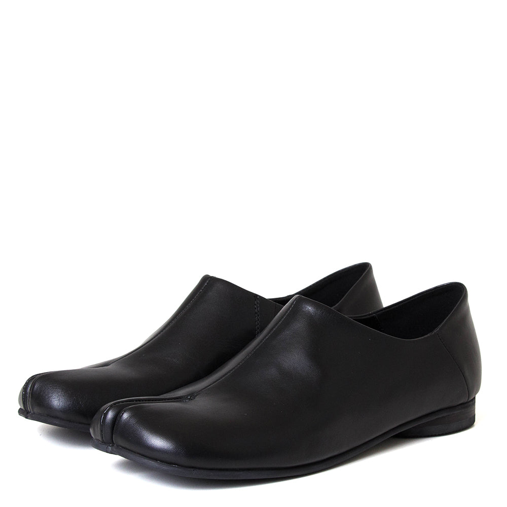 Hotaru Women's Leather Split-Toe Shoe