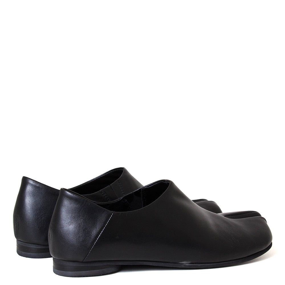 Hotaru Women's Leather Split-Toe Shoe