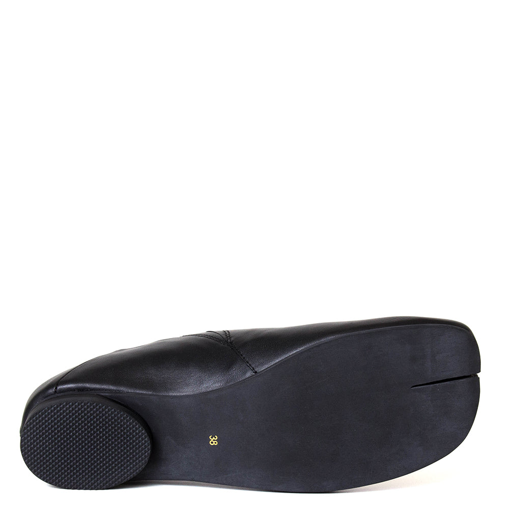 Hotaru Women's Leather Split-Toe Shoe