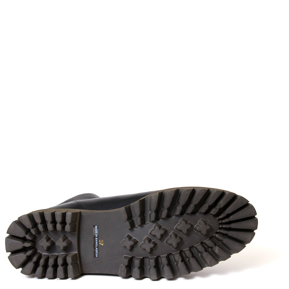 yuko imanishi + 727030-2 Lor. Women's chunky sole, black leather boot.