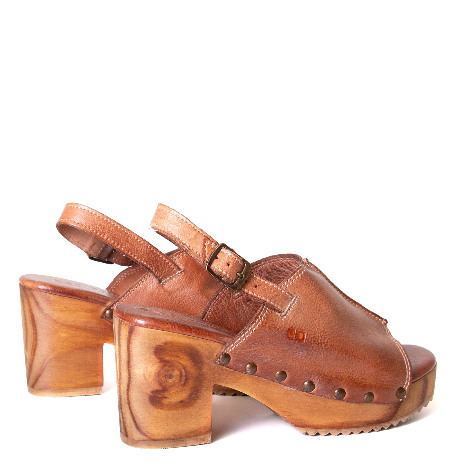 Bed Stu Marie. Women's wooden clog in tan leather, with slingback. Back view, pair.