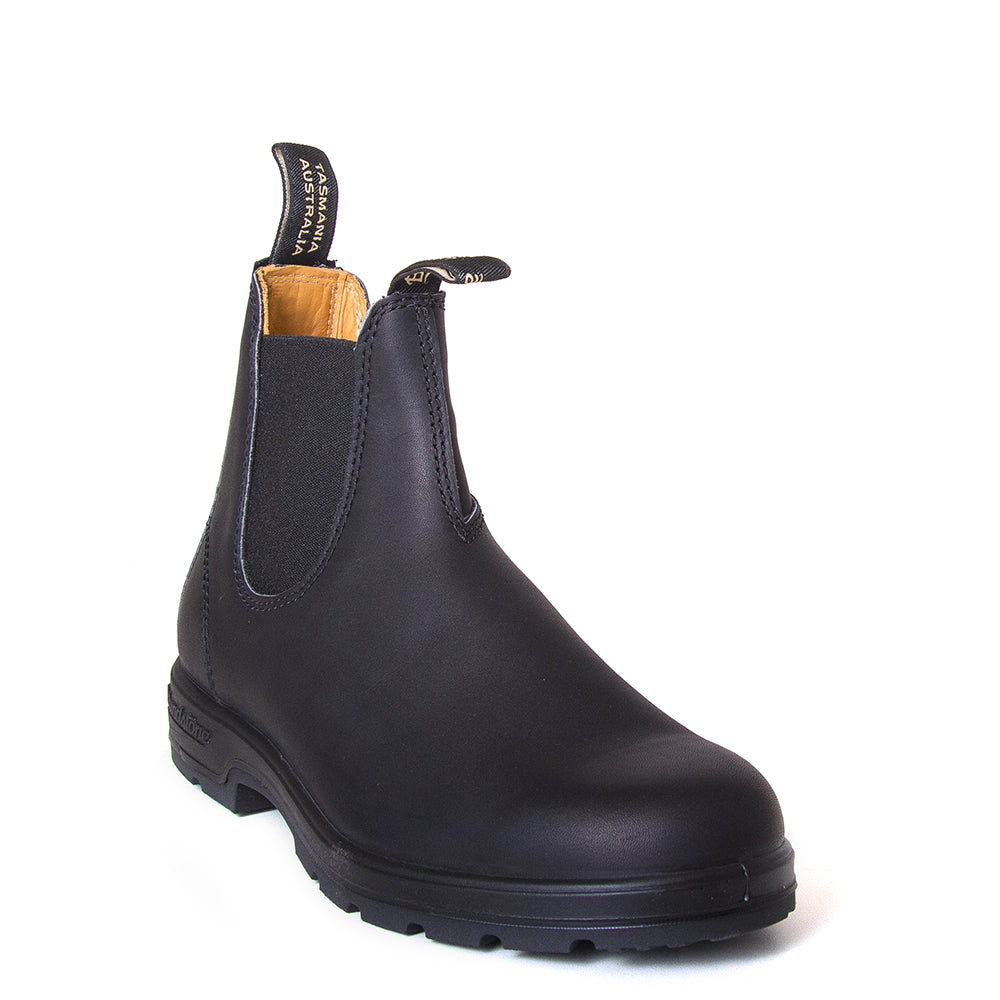 Blundstone Women's 558 Chelsea Boot in Black. Built to last. Durable material, with comfortable shock absorption insole. Rubber sole. Front view.