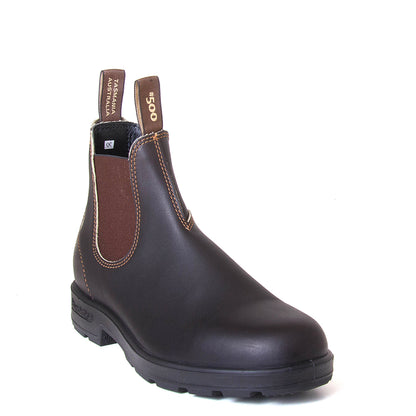 Blundstone 500. Men's Chelsea boot in stout brown leather. 3/4 view.