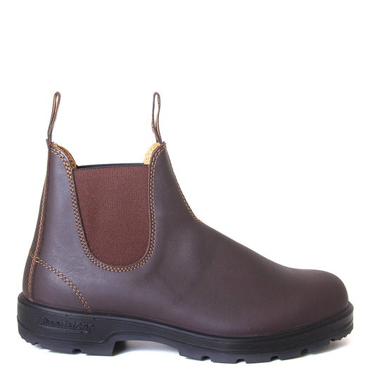 Blundstone 550. Men's Chelsea boot in walnut brown leather. Side view.