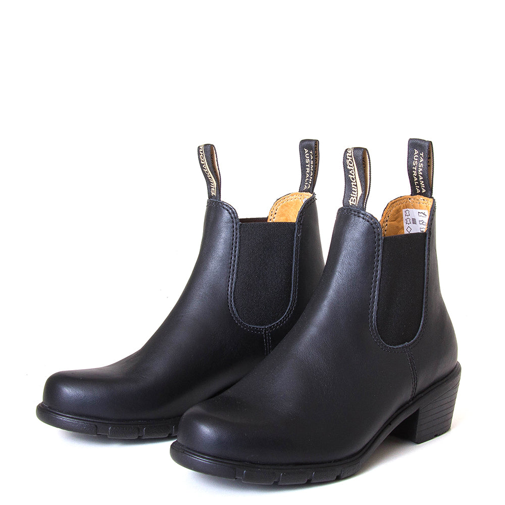 Blundstone Women's 16371 Chelsea Boot  in Black. Built to last. Perfect of everyday wear. Durable material, with comfortable shock absorption insole. Rubber sole. 3/4 pair view.