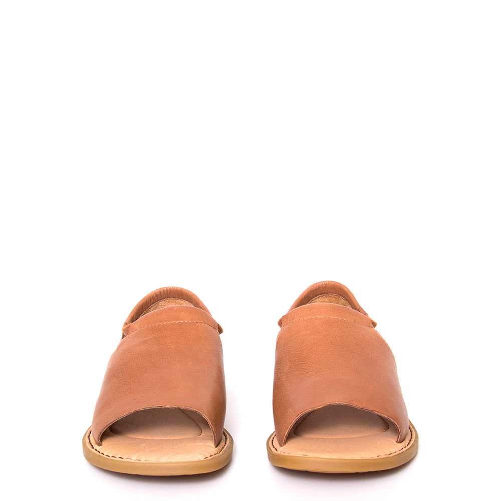 Born Cove. Women's sandal in brown leather. Elastic band upper. Front pair view.