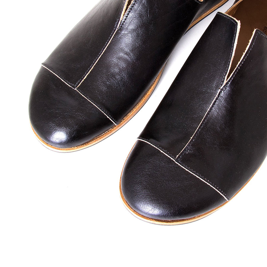 Cydwoq Medicine-M. Men's Black leather Slip-on Shoes, rubber sole. Made in California. Top view, pair.