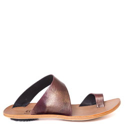 Cydwoq Thong Sandal. Women's purple bronze leather sandal. Made in CA. Cydwoq shoes have sculpted leather soles that mold to the foot for comfort with an embedded metal shank for excellent arch support. Side view.