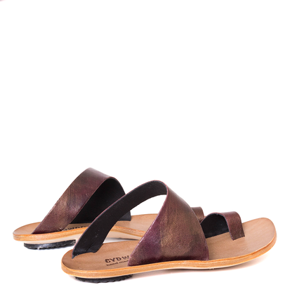 Cydwoq Thong Sandal. Women's purple bronze leather sandal. Made in CA. Cydwoq shoes have sculpted leather soles that mold to the foot for comfort with an embedded metal shank for excellent arch support. Back pair view.