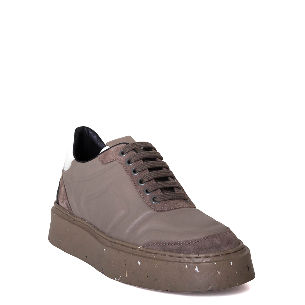 OA non-fashion A55 Kayla. Women's sneaker in brown leather.