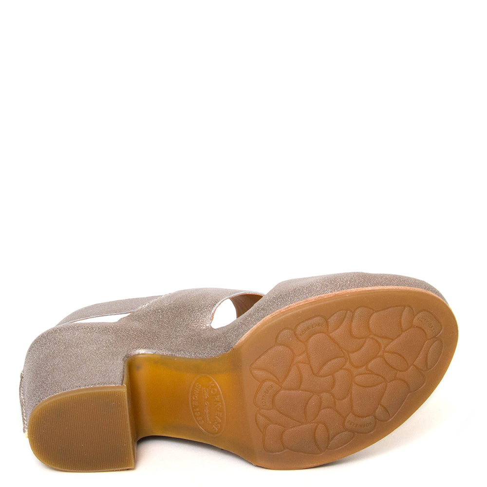 Kork-Ease San Carlos. Women's platform wedge sandal in gold leather. Sole view.