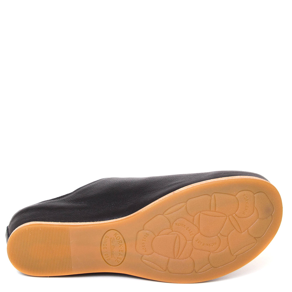Kork-Ease Para. Women's wedge mule in black leather. Heel Height: 1 1/2 Inches and Wedge Height: 1/2 Inch. Sole view.
