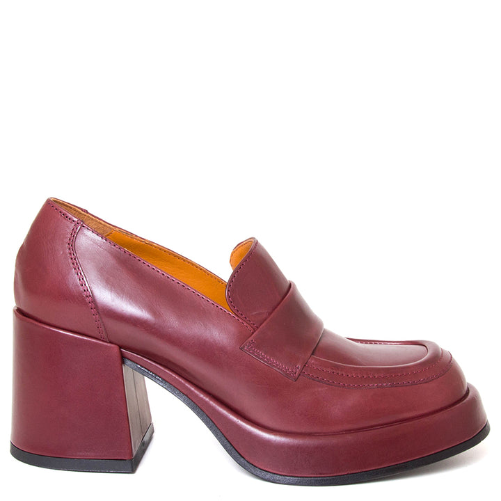 Lemare 4058 Felicia. Women's 3 inch pump in bordeaux leather. Made in Italy. Side view.