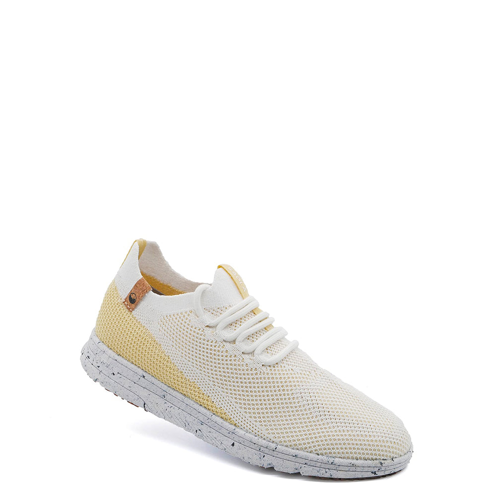 Saola Tsavo. Women's lightweight vegan sneaker in white and yellow knit made from plastic. 3/4 view. 