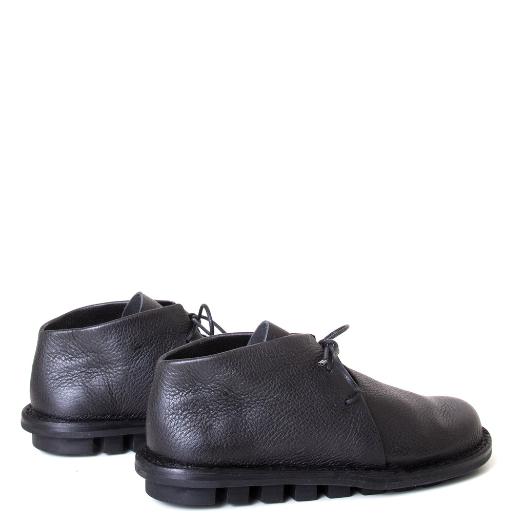 Trippen Again. Women's laced shoes in Black leather upper, flexible rubber sole, anatomical footbed for comfort. Made in Germany. Back view, pair.