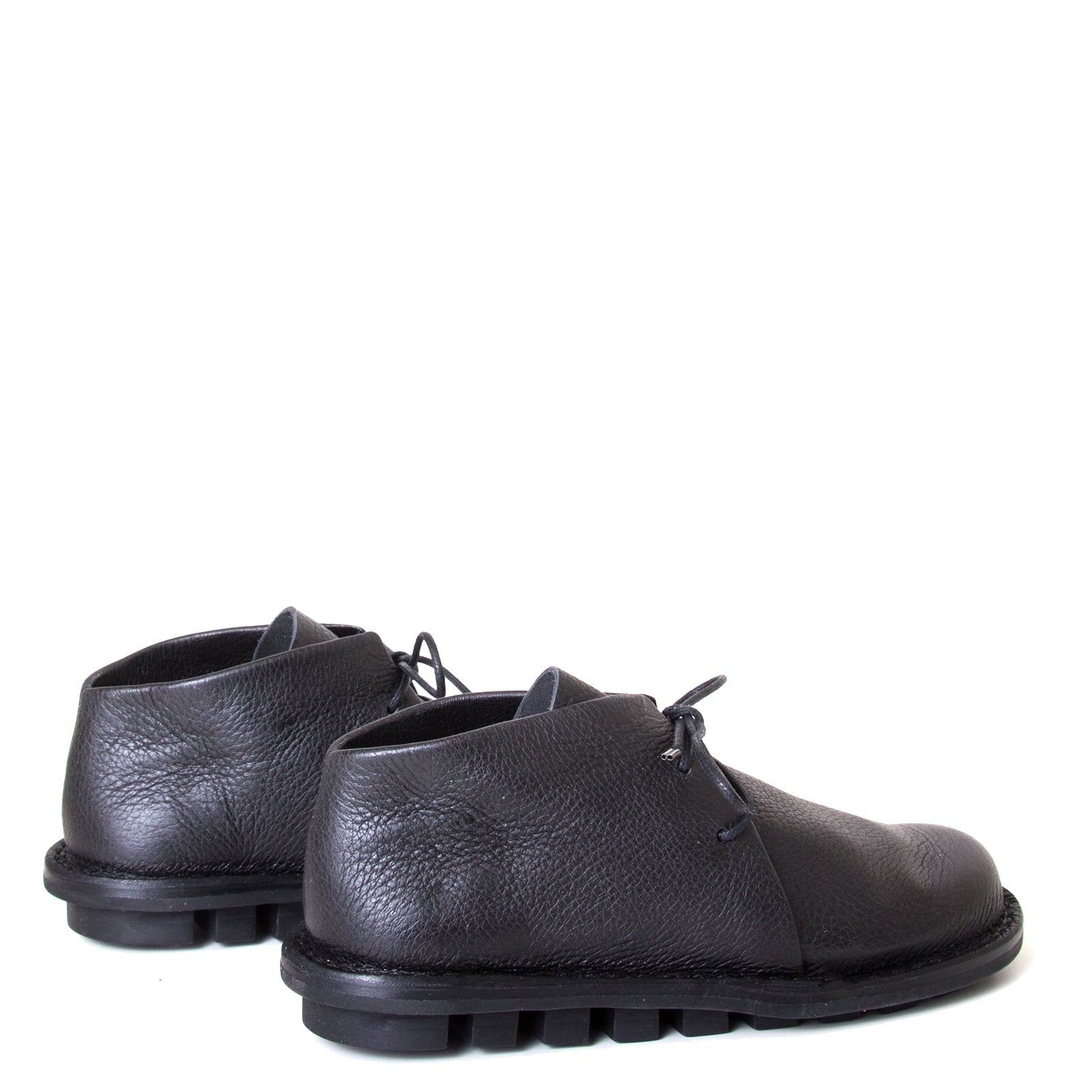 Trippen Again. Women's laced shoes in Black leather upper, flexible rubber sole, anatomical footbed for comfort. Made in Germany. Back view, pair.