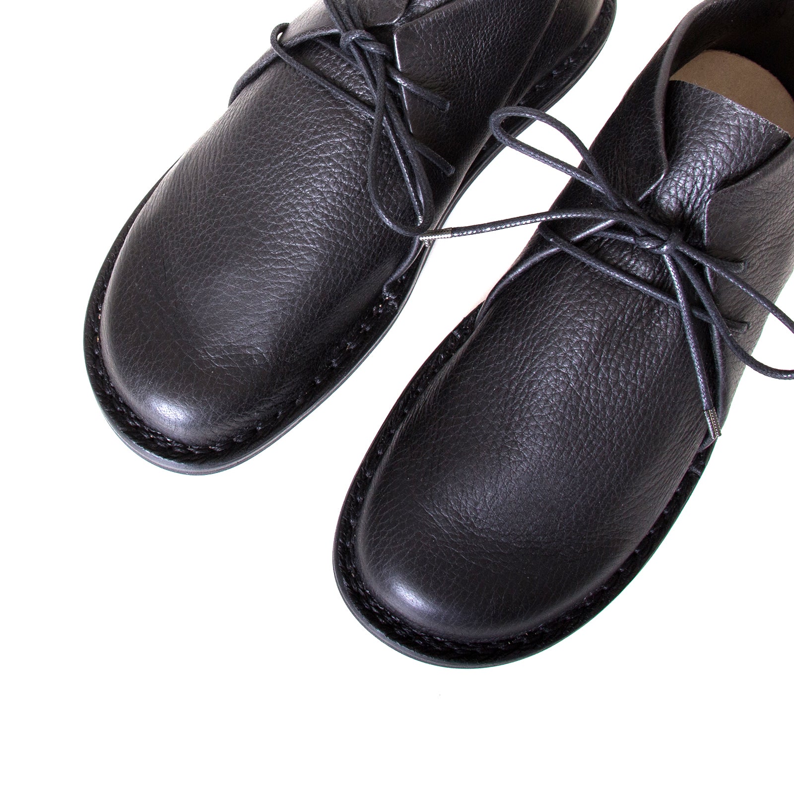 Trippen Again. Women's laced shoes in Black leather upper, flexible rubber sole, anatomical footbed for comfort. Made in Germany. Top view, pair.