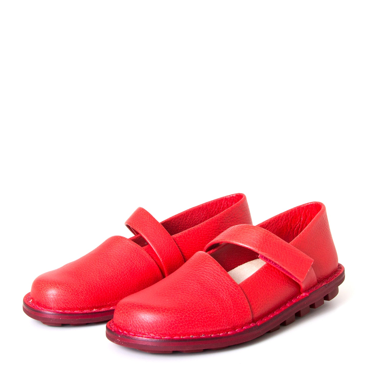 Trippen Ahead. Women's shoes in Red leather, Velcro strap, Mary Janes style. Anatomical footbed for comfort, flexible rubber sole. Made in Germany. Front view, pair.