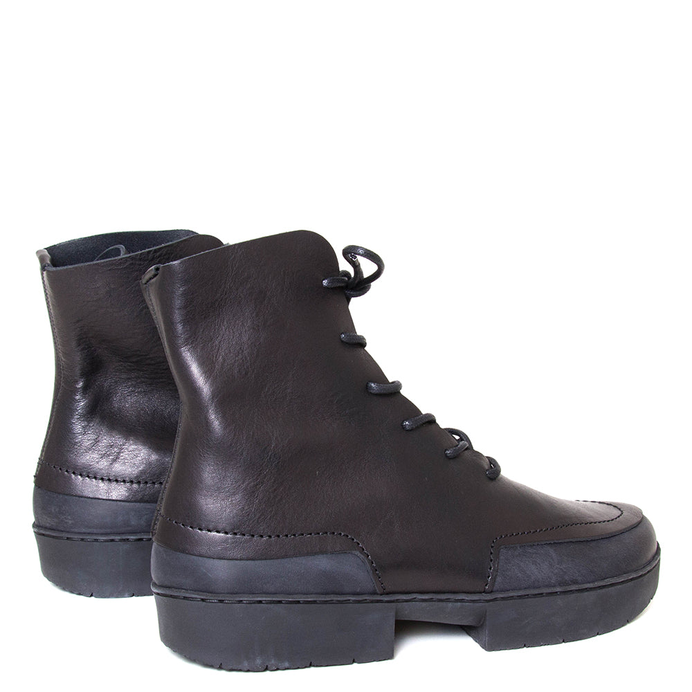 Trippen Debate. Men's lace-up platform leather boot in black leather. Made in Germany. Back view.