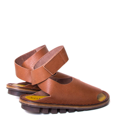 Trippen Hug. Women's sandal in brown leather, rubber sole, ankle strap with velcro for a secure fit. Made in Germany. Back pair view.