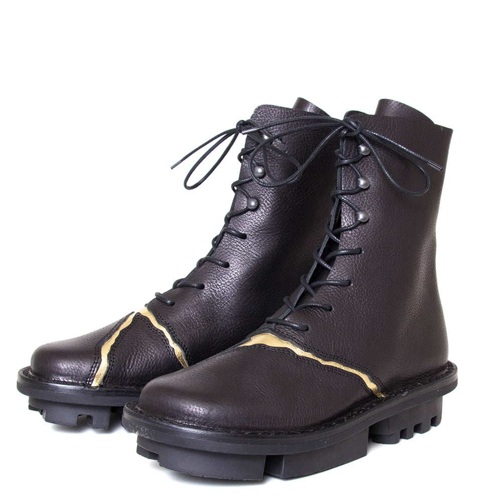 Trippen Kintsugi. Women's platform combat ankle boot in black leather. Made in Germany. 3/4 view.