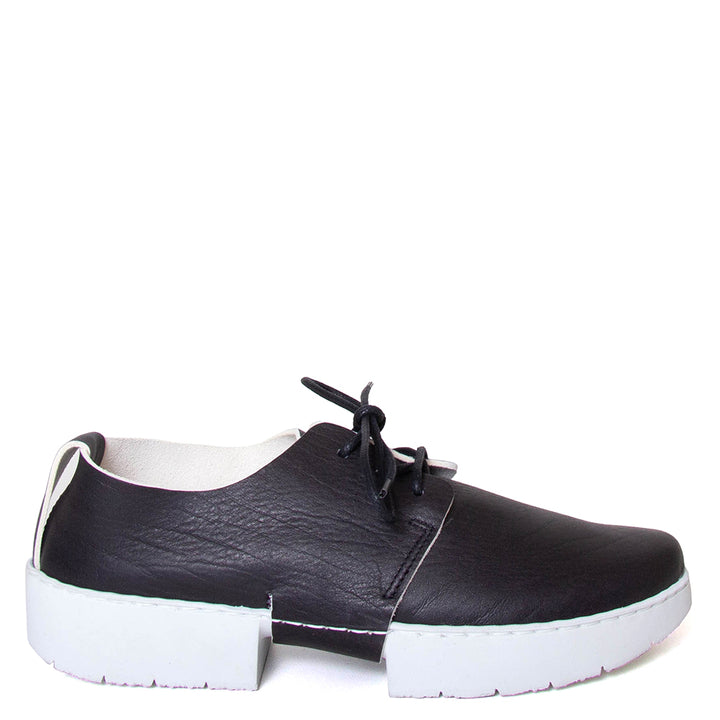 Trippen Office. Women's leather shoe in black leather with white sole. Made in Germany. Front view.