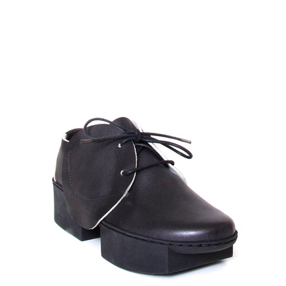 Trippen Specular. Women's leather platform shoe in black leather. Made in Germany. 3/4 view.