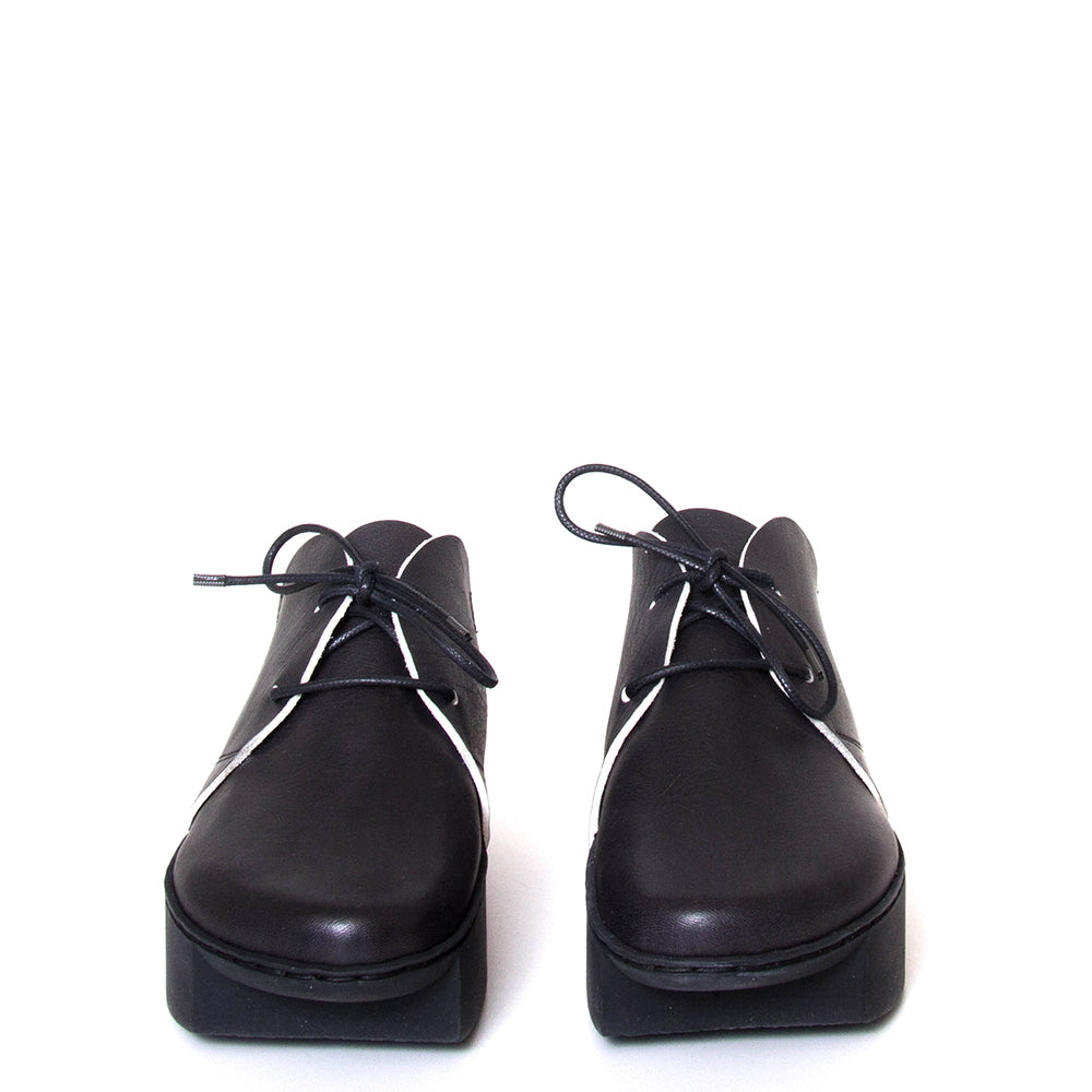 Trippen Specular. Women's leather platform shoe in black leather. Made in Germany. Front pair view.