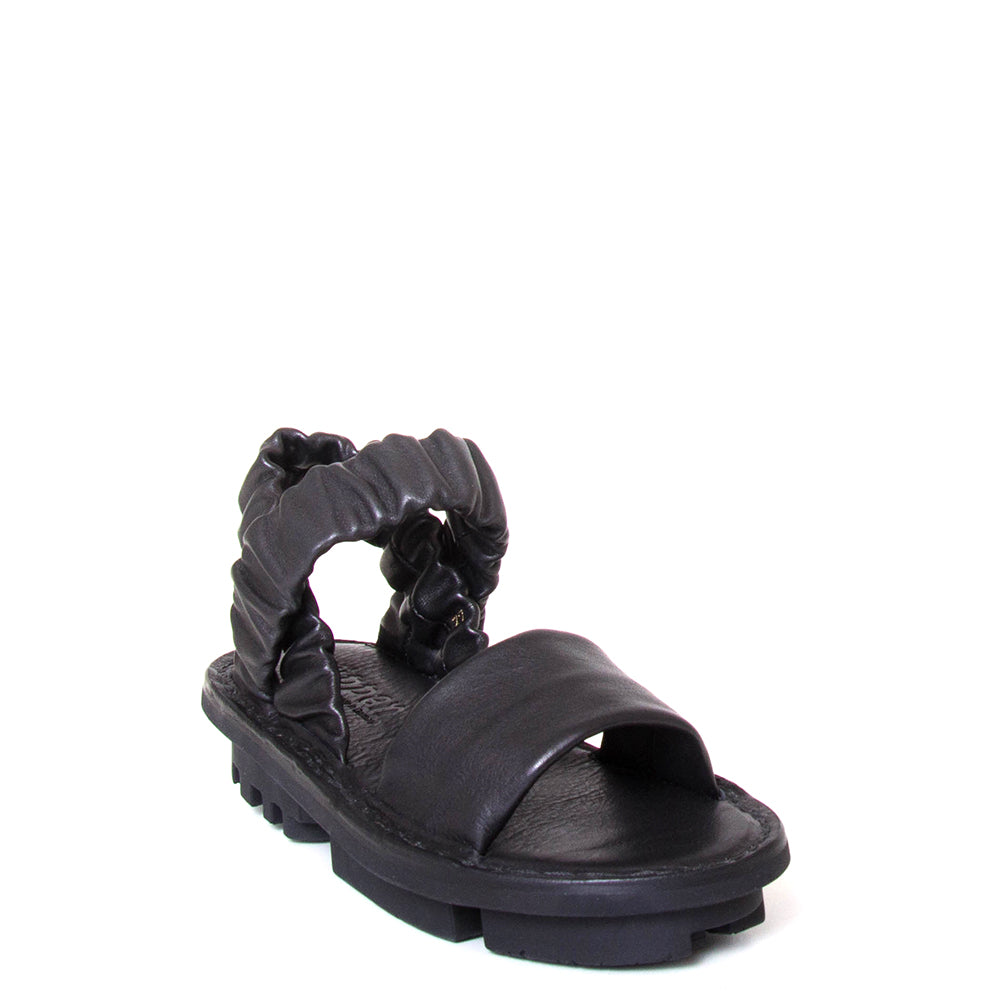 Trippen Synchron. Women's platform leather sandal in black leather. Made in Germany. 3/4 view.