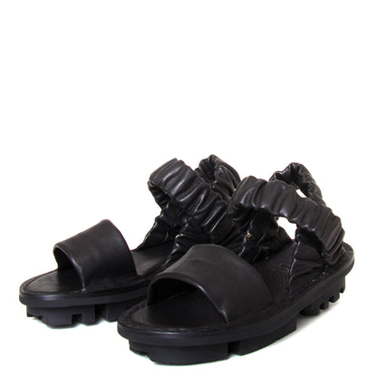 Trippen Synchron. Women's platform leather sandal in black leather. Made in Germany. 3/4 pair view.