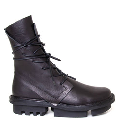 Trippen Vacate. Women's platform combat ankle boot in black leather. Made in Germany. Side view.
