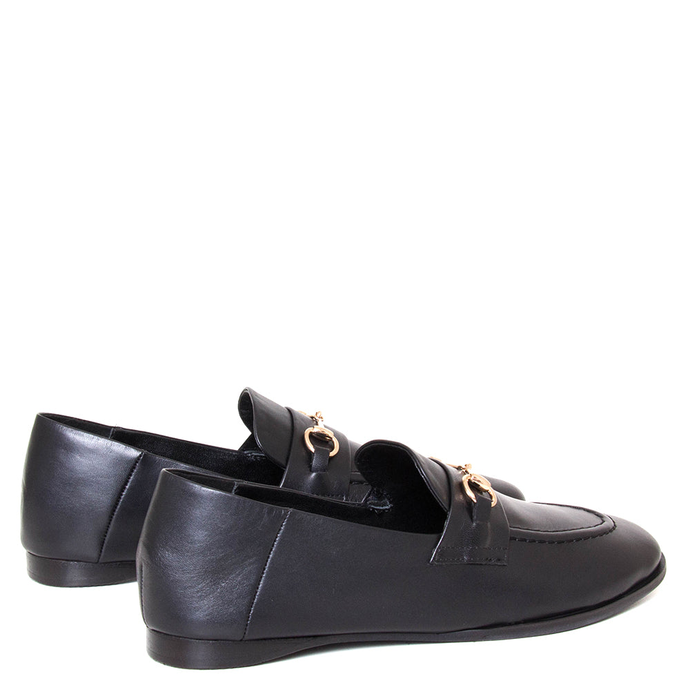 Yuko Imanishi + Hatsue 791043. Women's leather loafer in black leather. Back view.